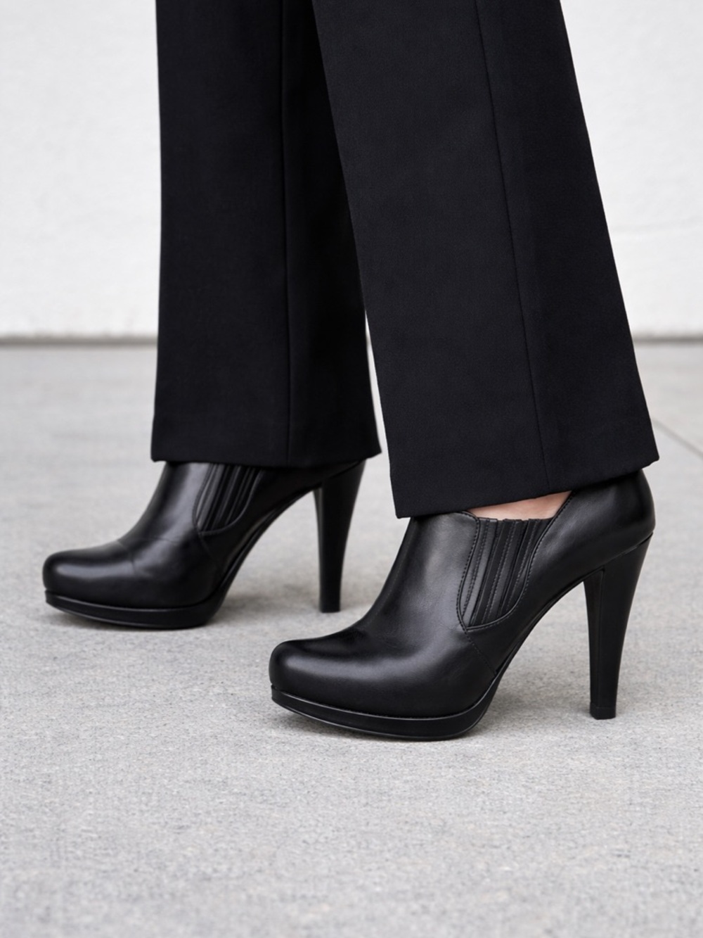 Guess Women's Black Leather High-Heel Ankle Booties